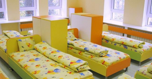 Мъмрене за детски учителки принуждавали дете да спи в склад